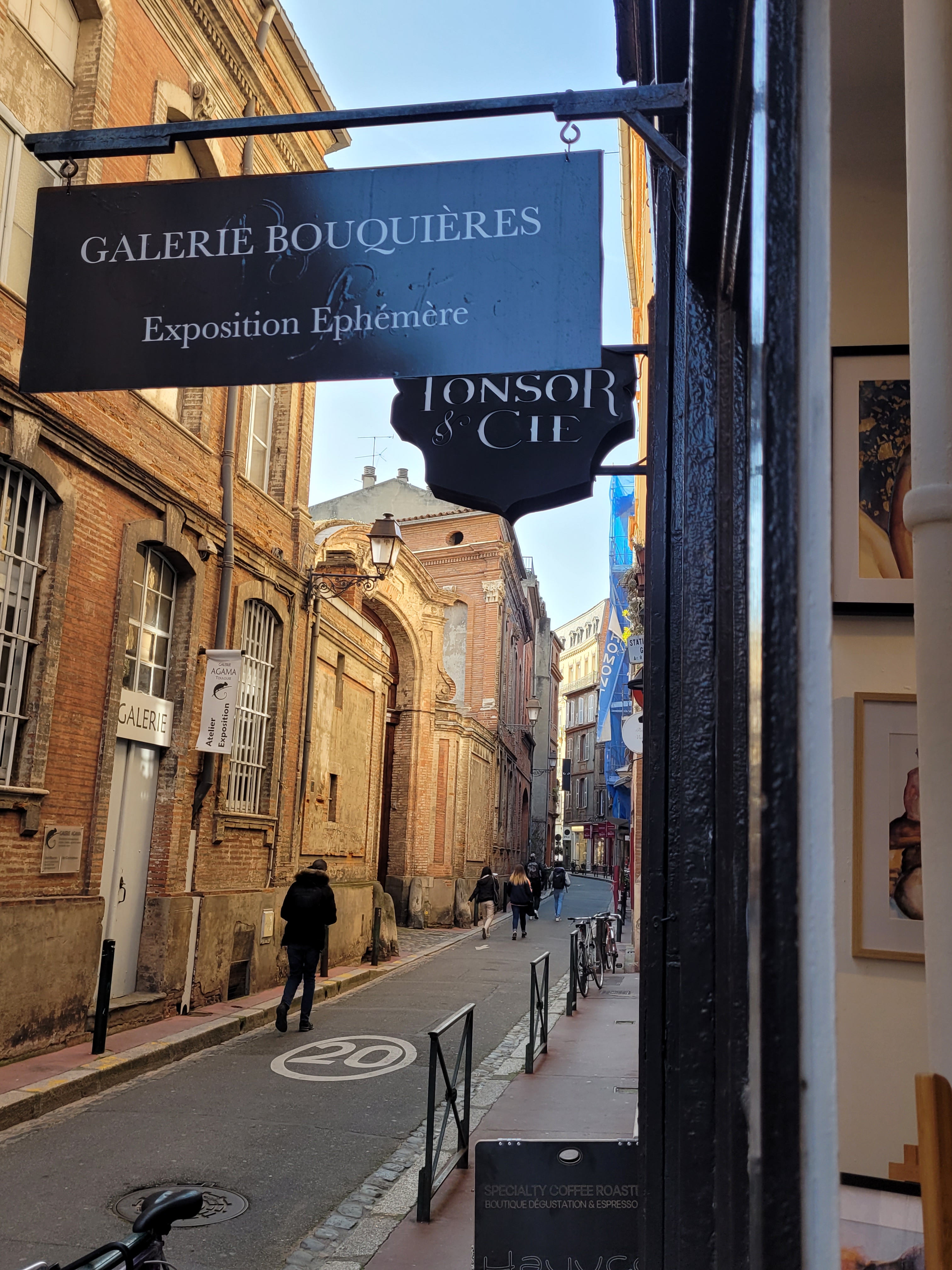 Exposition aquarelles et piano art quartier des carmes à Toulouse, galerie Bouquières lieu d'expositions éphémères dans la ville rose
