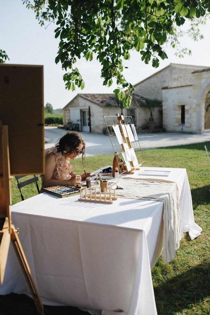 Julia Even artiste internationale réalisant des croquis en direct durant les événements mariages
