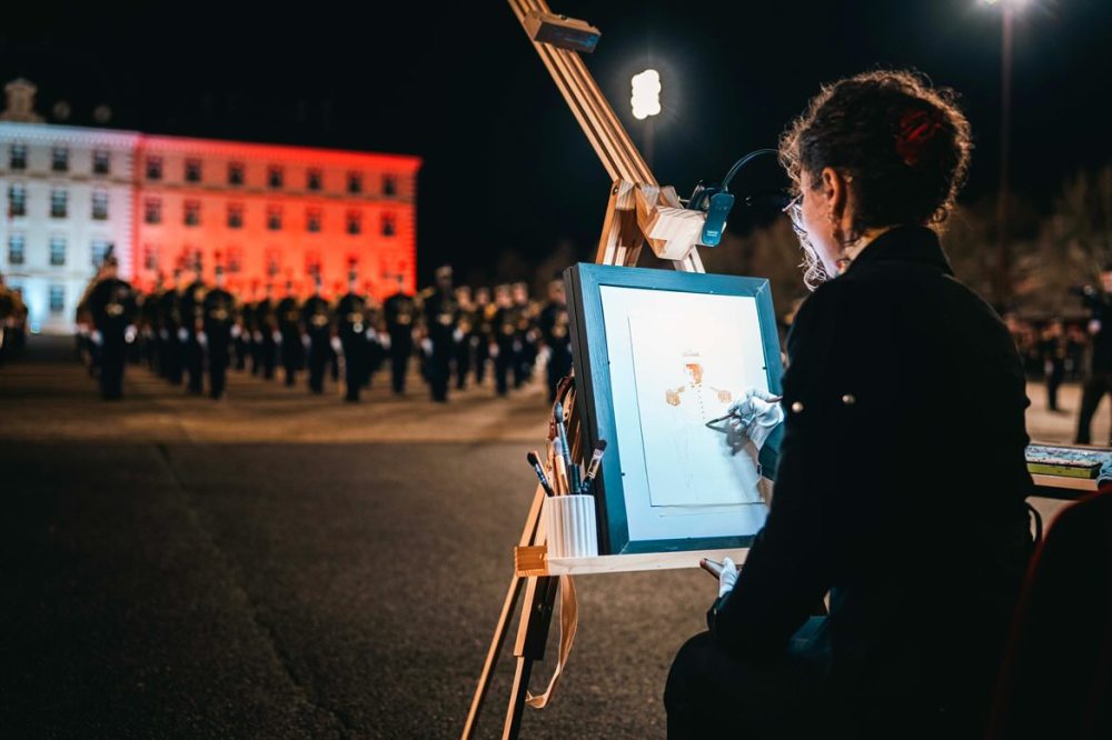 Julia Even peintre à la gendarmerie nationale lors de la cérémonie des sabres